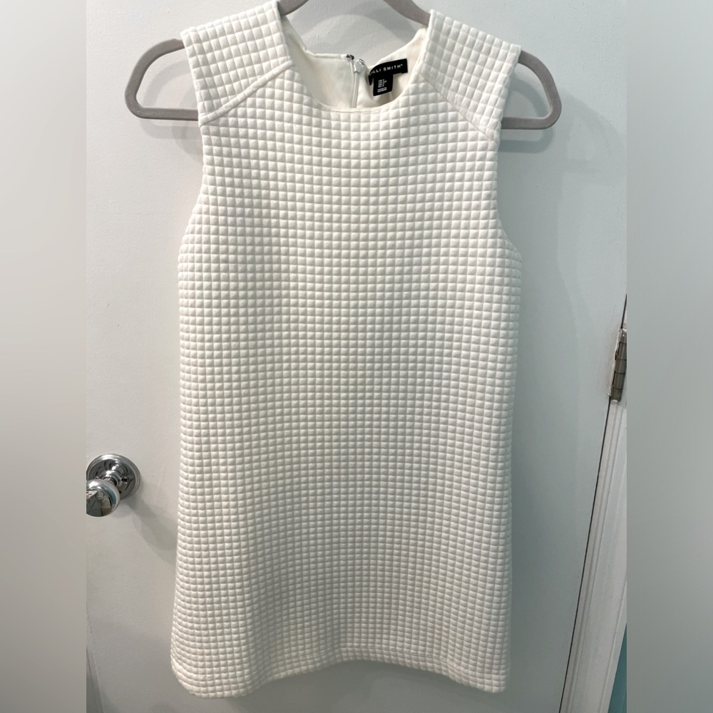 Willi Smith textured white A- line dress. Size Small